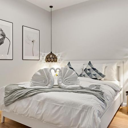 Tova Pearl Ultracentral - Romana Square Subway Apartment บูคาเรสต์ ภายนอก รูปภาพ